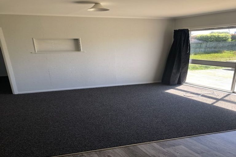 Photo of property in 11 Farnworth Avenue, Holdens Bay, Rotorua, 3010