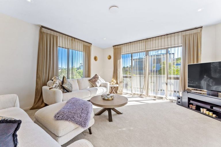 Photo of property in 416 Beach Road, Mairangi Bay, Auckland, 0630