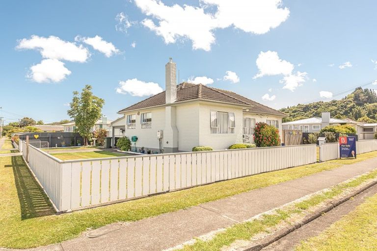 Photo of property in 27 Roberts Avenue, Aramoho, Whanganui, 4500