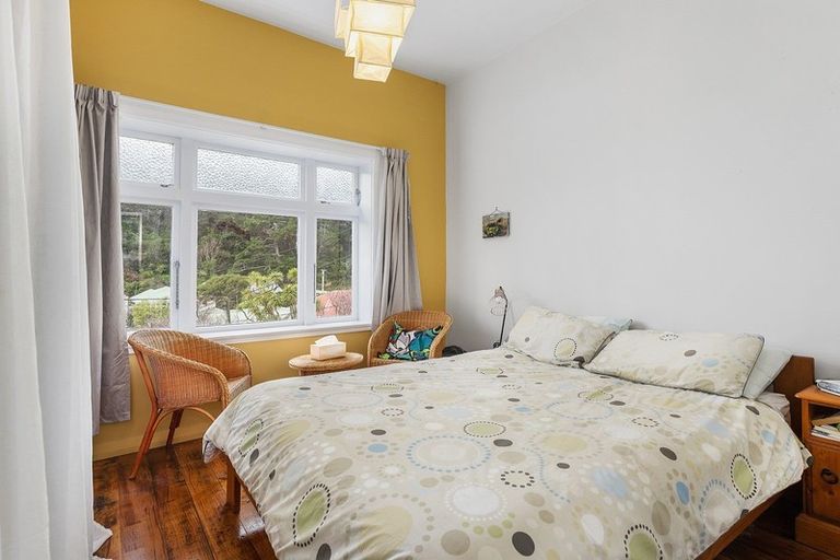 Photo of property in 48 Edinburgh Terrace, Berhampore, Wellington, 6023