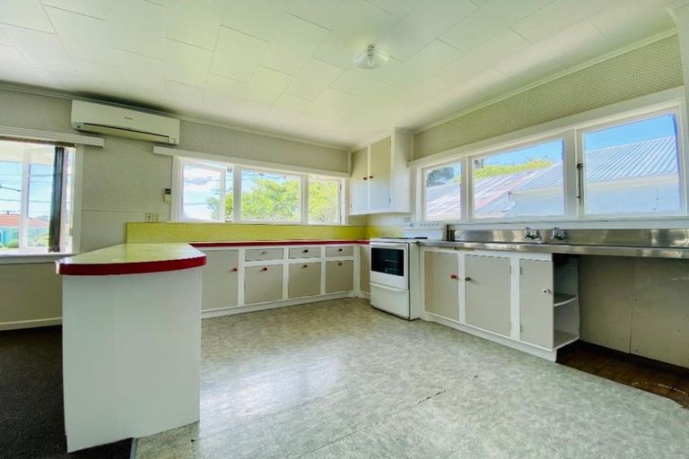 Photo of property in 120 Cutfield Road, Westown, New Plymouth, 4310