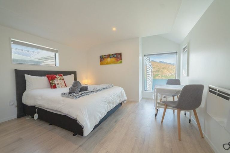 Photo of property in 22 Golden Terrace, Queenstown, 9300