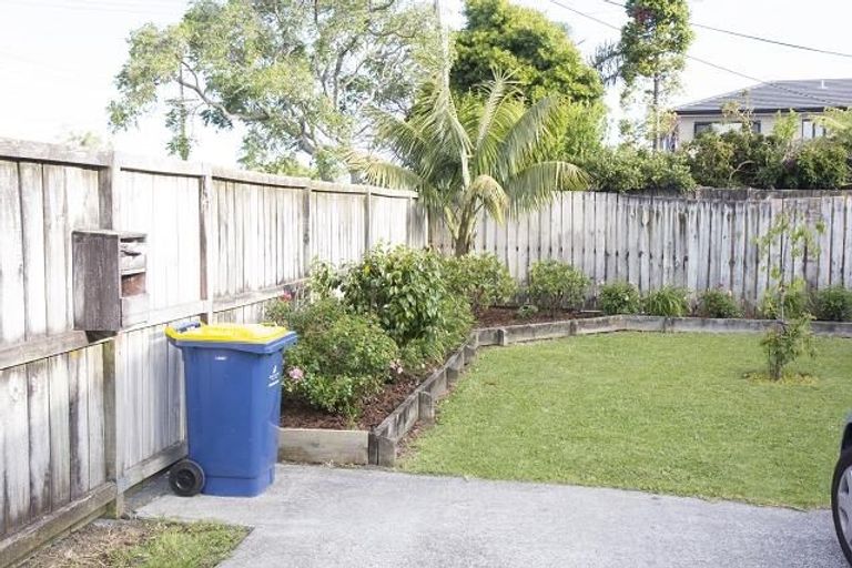 Photo of property in 1/32 Flanshaw Road, Te Atatu South, Auckland, 0610