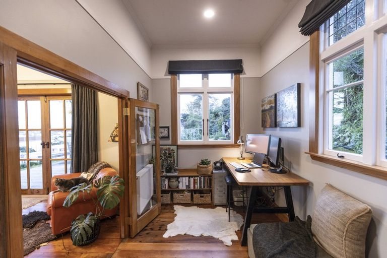 Photo of property in 16 Brewster Street, Bluff Hill, Napier, 4110