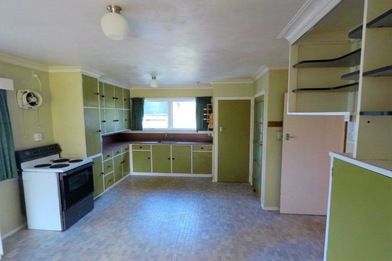 Photo of property in 335 Kawiu Road, Levin, 5510