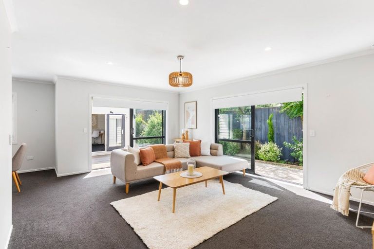 Photo of property in 11 Poplar Grove, Ebdentown, Upper Hutt, 5018