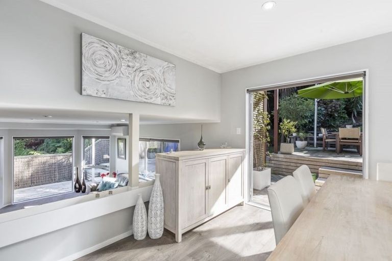 Photo of property in 2/9 Stitchbird Close, Murrays Bay, Auckland, 0630