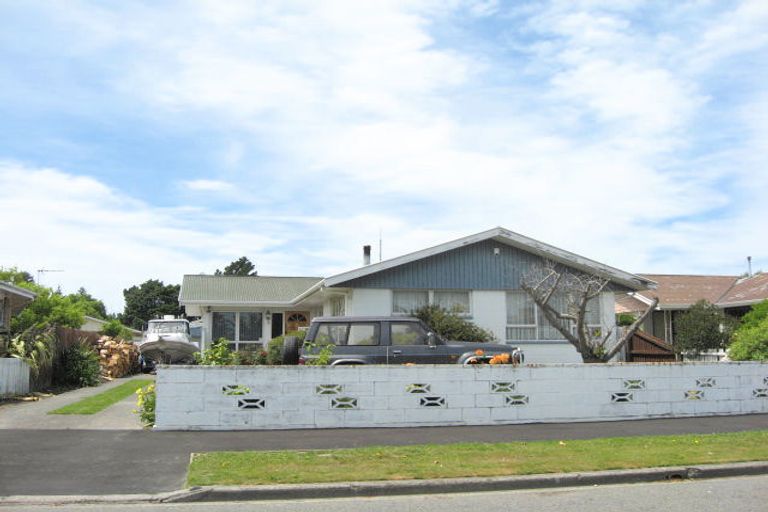 Photo of property in 30 Eglinton Street, Avondale, Christchurch, 8061