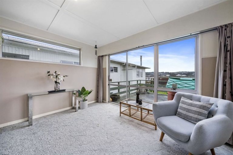 Photo of property in 35 Waiuta Street, Titahi Bay, Porirua, 5022