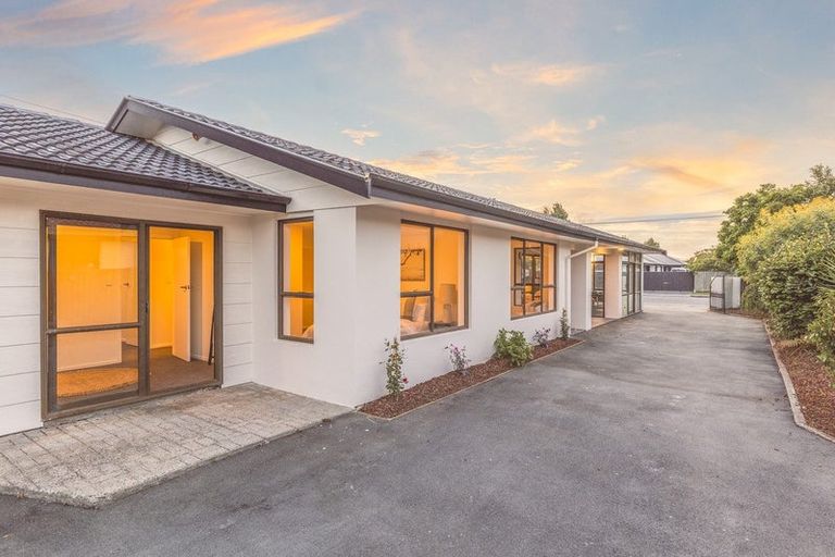 Photo of property in 130 Bower Avenue, New Brighton, Christchurch, 8083