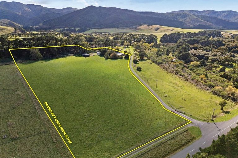 Photo of property in 620 Western Lake Road, Western Lake, Featherston, 5773