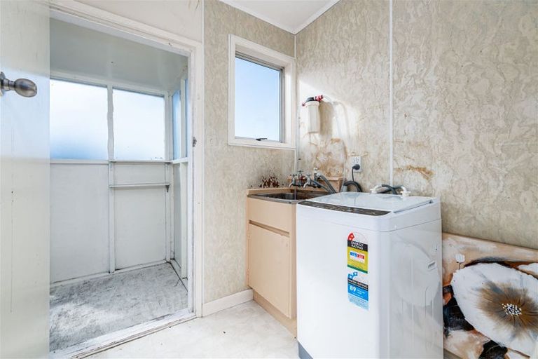 Photo of property in 14 Donovan Avenue, Massey, Auckland, 0614