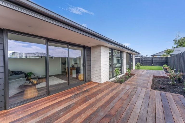 Photo of property in 8 Cam Mill Place, Rangiora, 7400