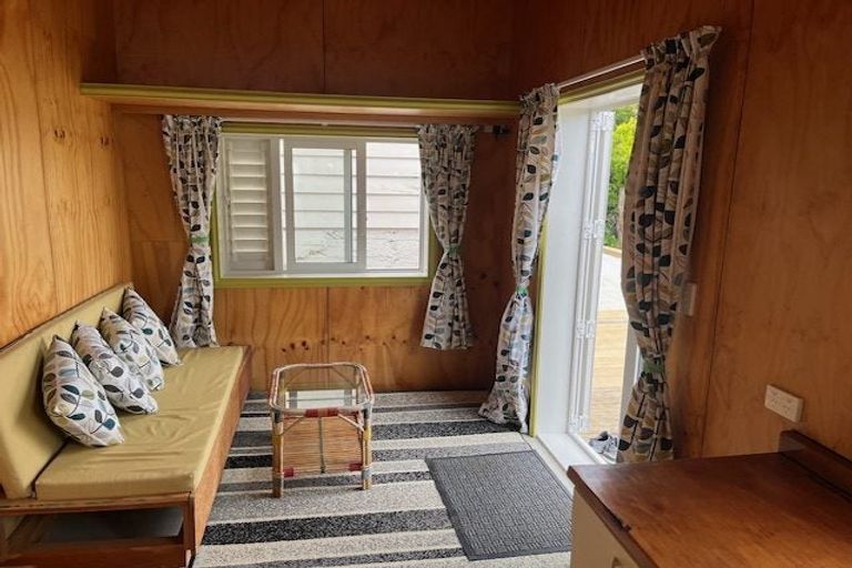 Photo of property in 51 Onewa Road, Northcote, Auckland, 0627