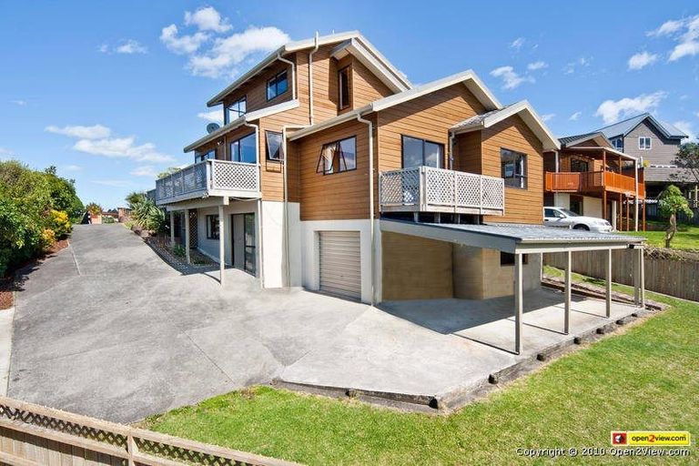 Photo of property in 150 Oaktree Avenue, Browns Bay, Auckland, 0630