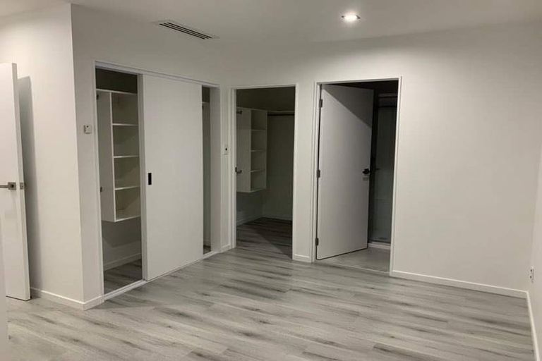 Photo of property in 8 Caribbean Drive, Unsworth Heights, Auckland, 0632