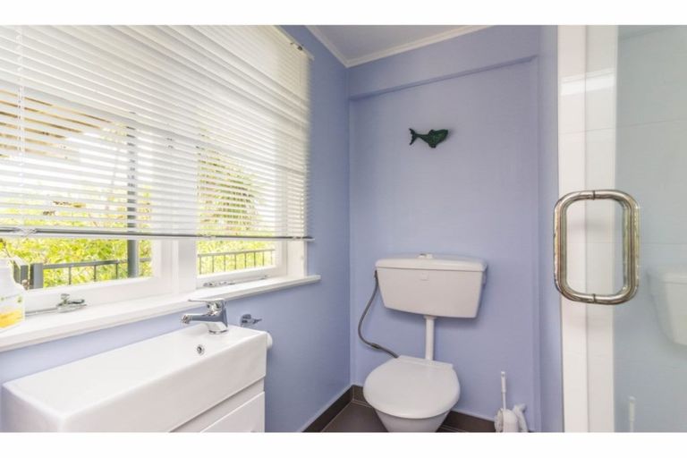 Photo of property in 84 Otitori Bay Road, Titirangi, Auckland, 0604