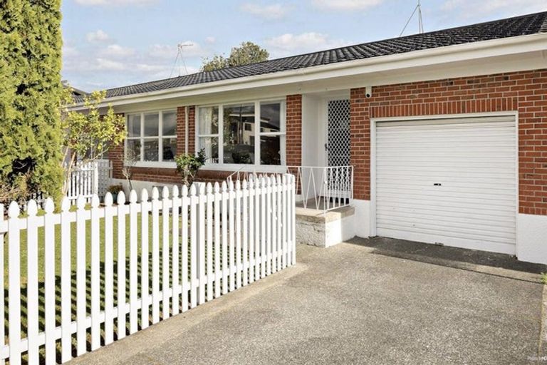 Photo of property in 2/129 Wallace Road, Papatoetoe, Auckland, 2025
