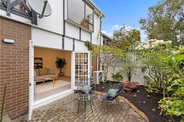 Photo of property in 9 Holly Road, Merivale, Christchurch, 8014