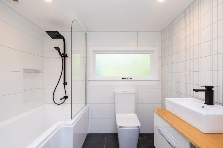 Photo of property in 2 Convent Road, Bluff Hill, Napier, 4110