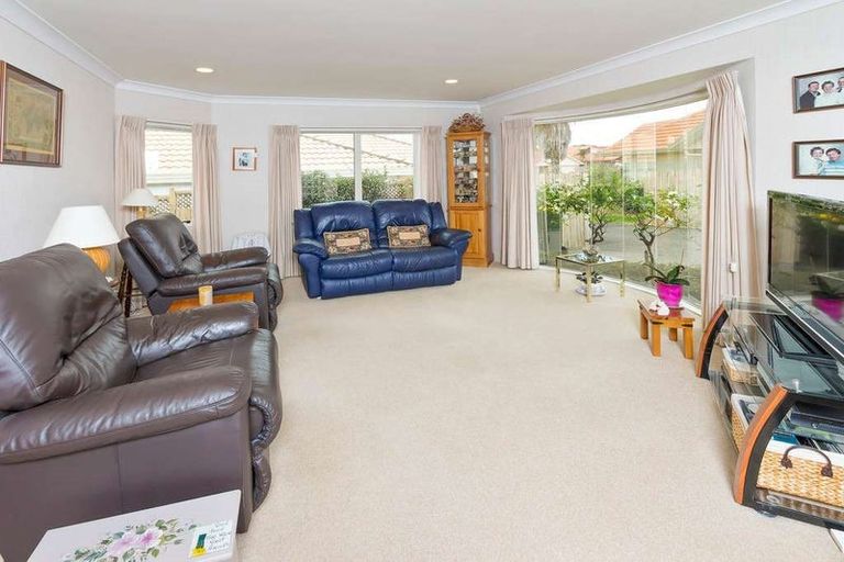Photo of property in 2/3 Caldbeck Rise, Northpark, Auckland, 2013