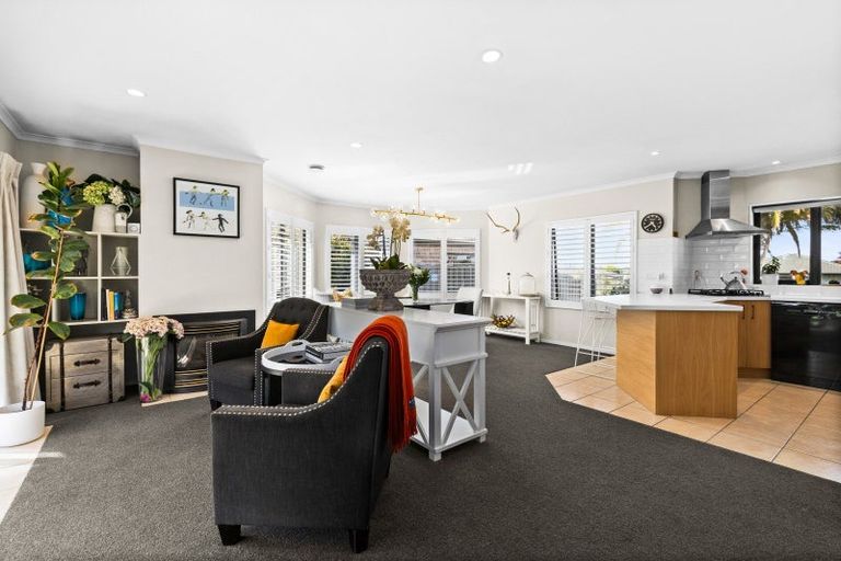 Photo of property in 24 Fairview Place, Havelock North, 4130