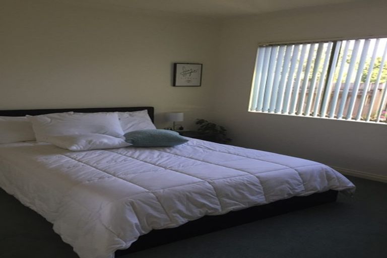 Photo of property in 11 Takahe Drive, Paraparaumu Beach, Paraparaumu, 5032