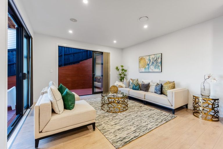 Photo of property in 17 Manawanui Way, Orewa, 0931