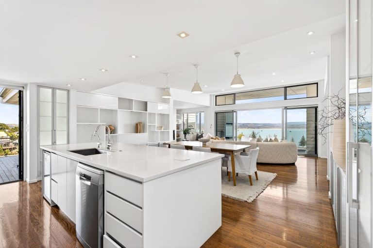 Photo of property in 40 Roslyn Road, Bluff Hill, Napier, 4110