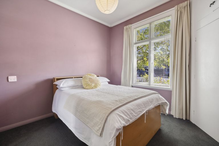 Photo of property in 85 Hargest Crescent, Saint Clair, Dunedin, 9012