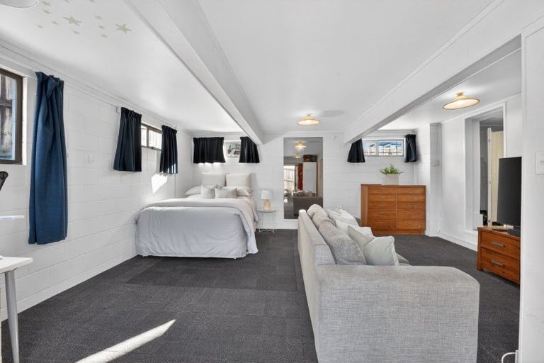 Photo of property in 1/5 Woodall Place, Totara Vale, Auckland, 0627