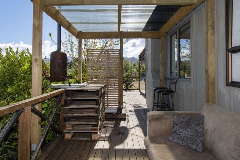 Photo of property in 35 Mclew Road, Inch Valley, Palmerston, 9483