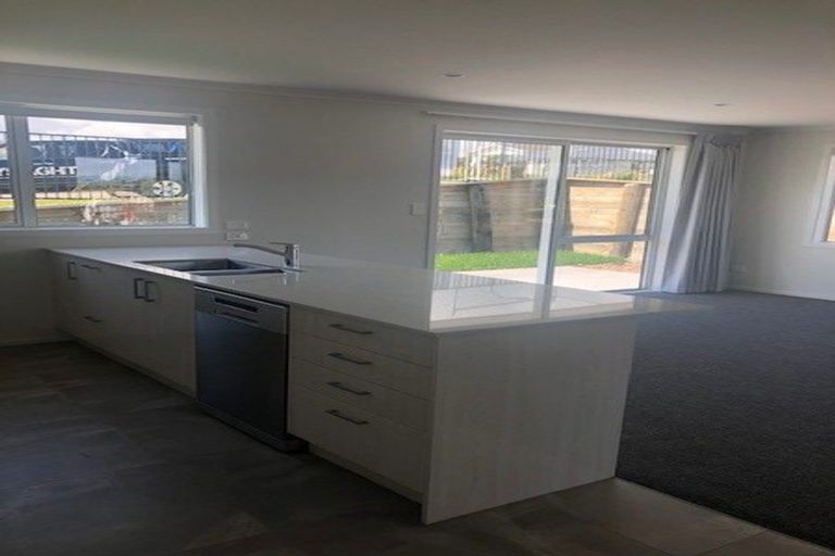 Photo of property in 2 Richardson Road, Omokoroa, 3114