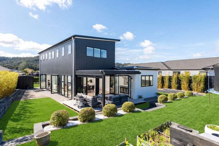 Photo of property in 3 Vogwill Road, Kumeu, 0810