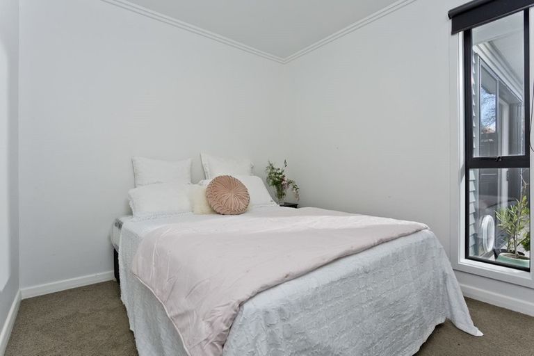 Photo of property in 1/204 Beach Haven Road, Beach Haven, Auckland, 0626