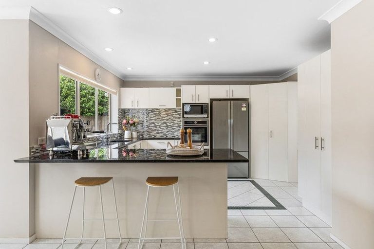 Photo of property in 11 Nathan Close, Somerville, Auckland, 2014
