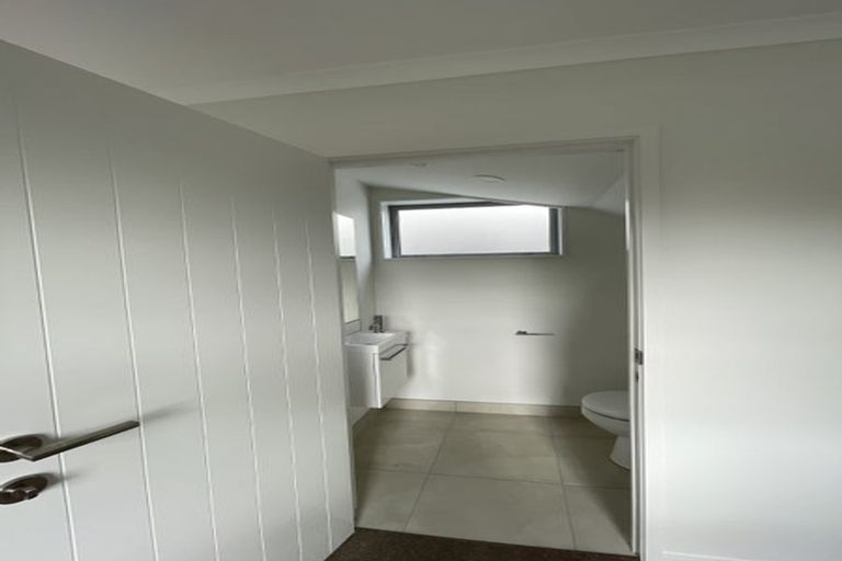 Photo of property in 28a Yeovil Road, Te Atatu Peninsula, Auckland, 0610