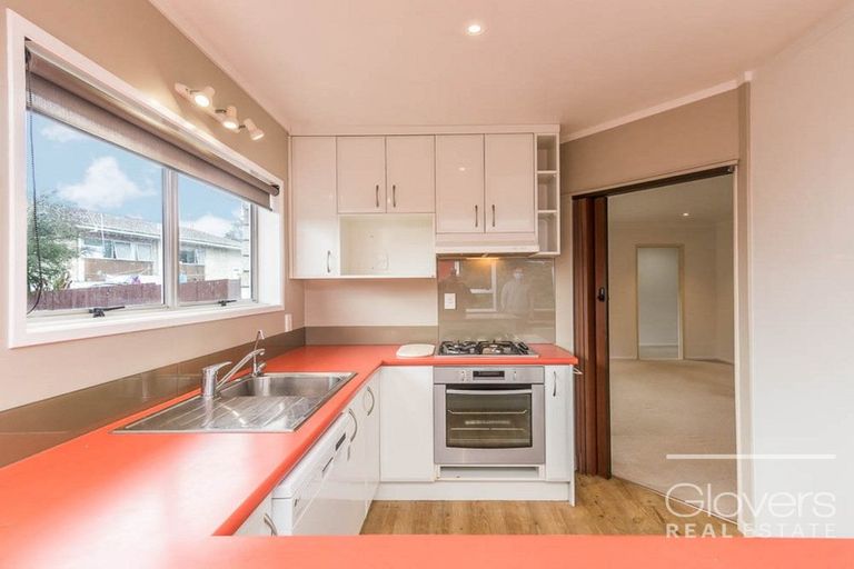 Photo of property in 2/4214a Great North Road, Glendene, Auckland, 0602