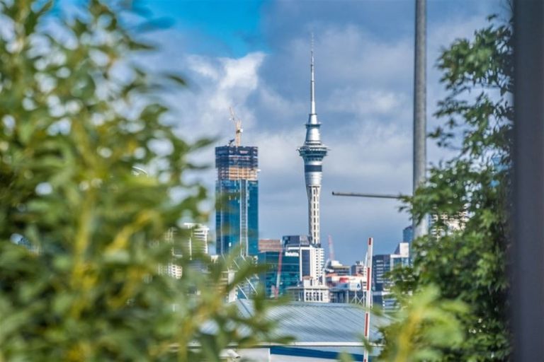 Photo of property in 1/2a Spring Street, Devonport, Auckland, 0624