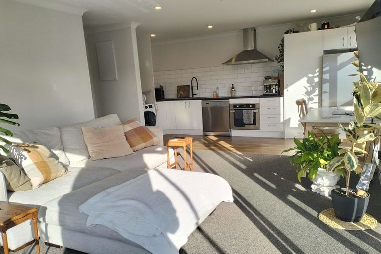 Photo of property in 2 Ara Paripari, Tawa, Wellington, 5028