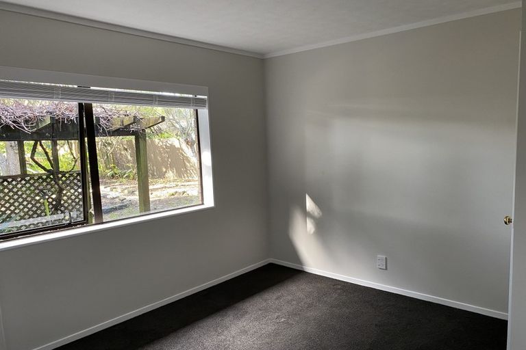 Photo of property in 2/3 Kaurilands Road, Titirangi, Auckland, 0604