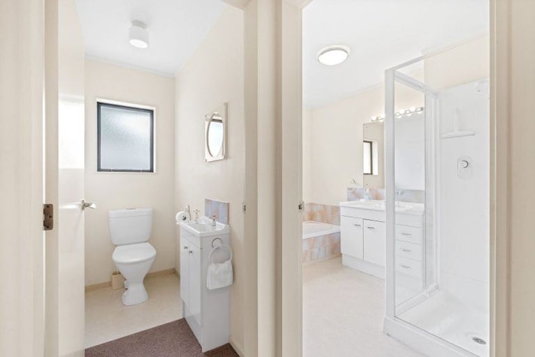 Photo of property in 36 Cranbrook Grove, Waikanae, 5036