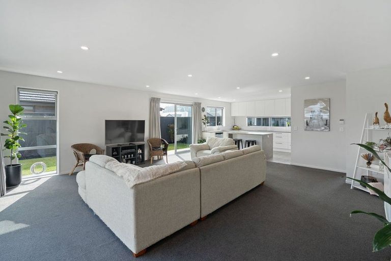 Photo of property in 76 Stationmasters Way, Prebbleton, 7604