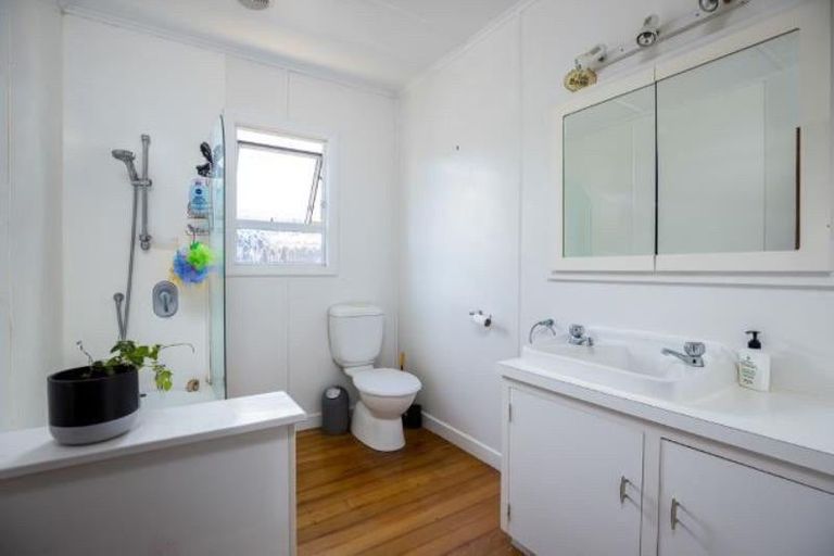 Photo of property in 98 Mangorei Road, Strandon, New Plymouth, 4312