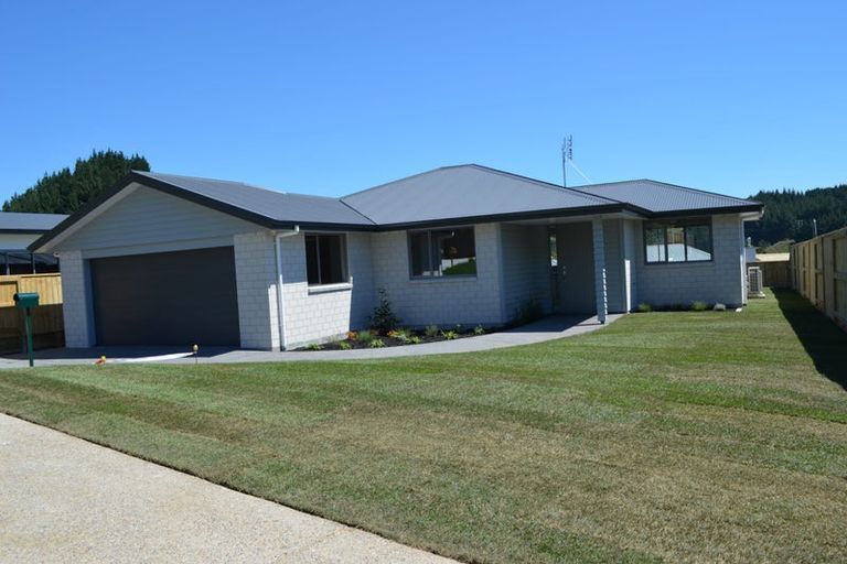 Photo of property in 16 Rochfort Crescent, Pyes Pa, Tauranga, 3112