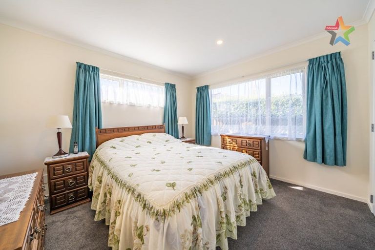 Photo of property in 32 Woodland Mews, Wainuiomata, Lower Hutt, 5014