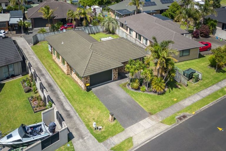 Photo of property in 60 Cholmondeley Crescent, Whitianga, 3510