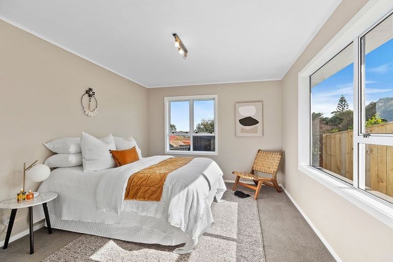 Photo of property in 3 Baylands Drive, Newlands, Wellington, 6037