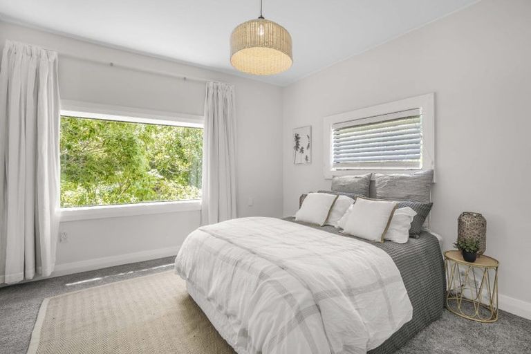 Photo of property in 33 Waitohu Road, York Bay, Lower Hutt, 5013
