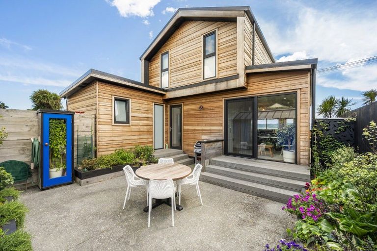 Photo of property in 133 Marine Parade, Eastbourne, Lower Hutt, 5013